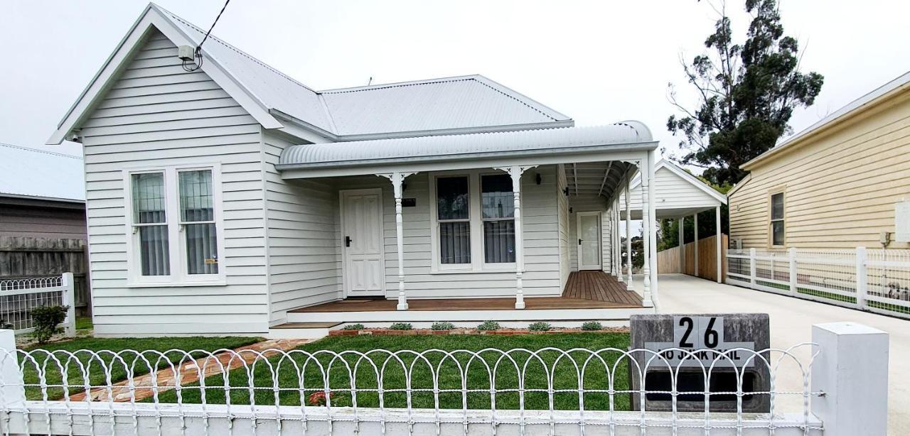 Ballarat Holiday Homes - Hopetoun Cottage - Minutes From Ballarat Cbd - Sleeps 1 To 6 外观 照片